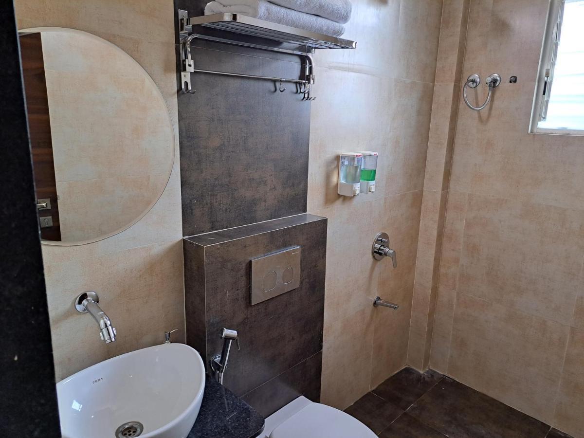 Bouquet Residency Hotel นาสิก ภายนอก รูปภาพ