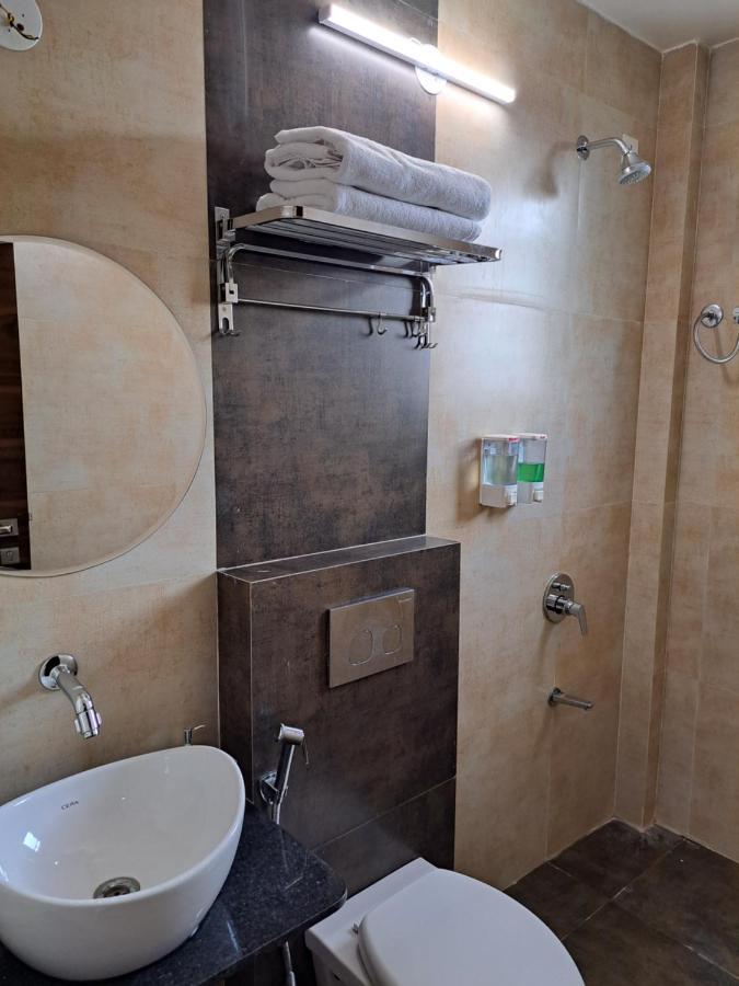 Bouquet Residency Hotel นาสิก ภายนอก รูปภาพ