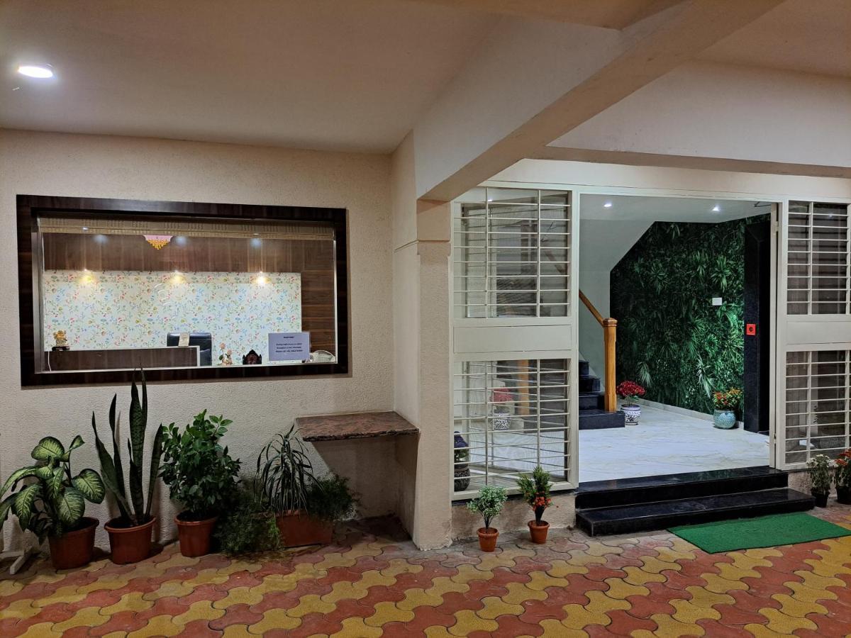 Bouquet Residency Hotel นาสิก ภายนอก รูปภาพ